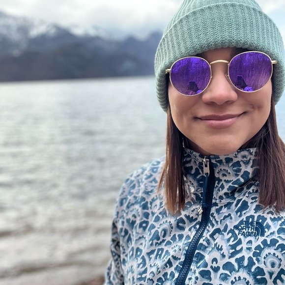 Meet your Posher, Jennifer - Picture 1 of 10